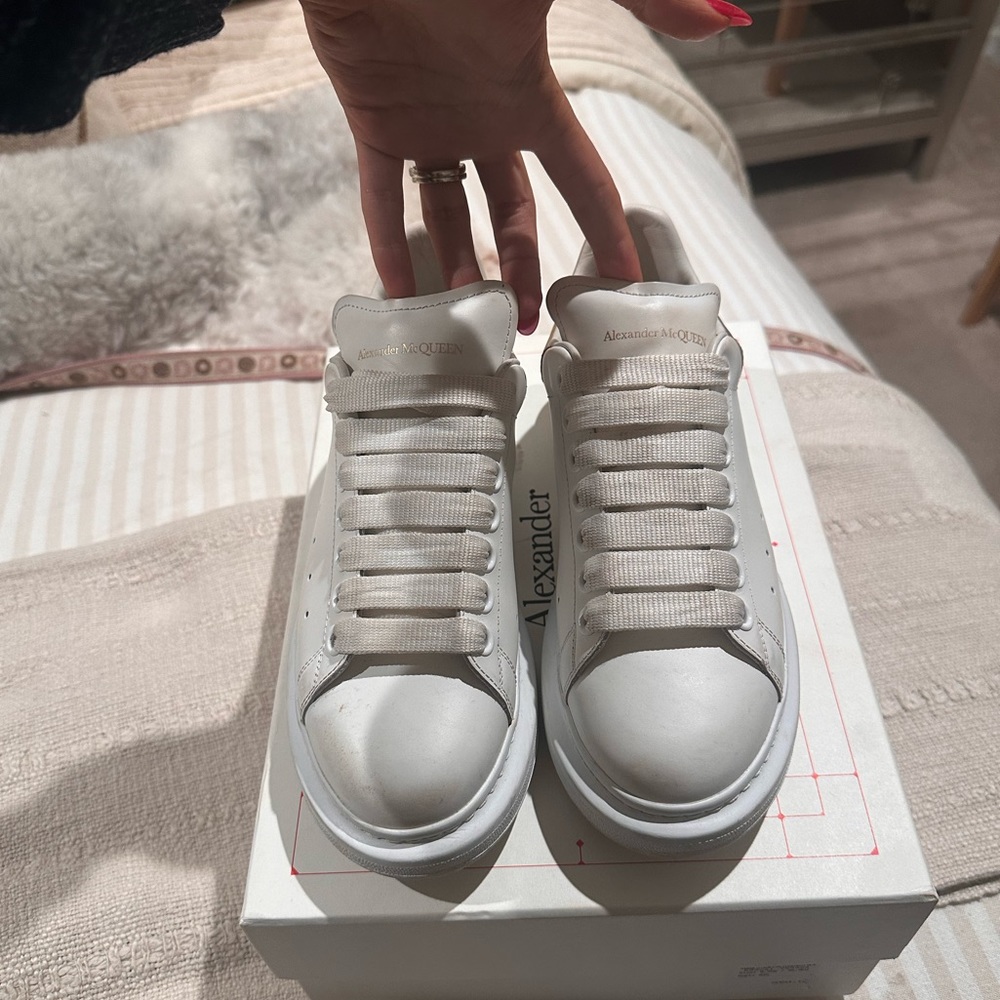 Alexander McQueen Oversized Sneaker - Picture 3 of 7